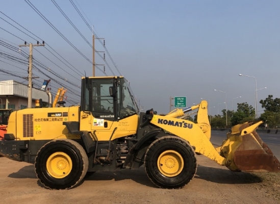 ขายรถตักล้อยาง KOMATSU WA320-7 ปี 2015 นำเข้าเองจากญี่ปุ่น สภาพสวยพร้อมใช้ มีVDOการทำงานครับ