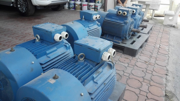 มอเตอร์ไฟฟ้ากำลัง Crompton ขนาด 75 HP 380V 2P (2970 rpm) ของสภาพใหม่ 95\% สแปไว้สำรองบางตัวยังไม่ได้