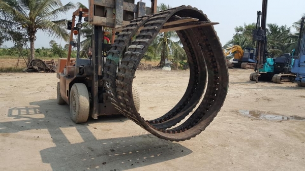 สินค้าหายากที่สุด*งานนำเข้าจากญี่ปุ่น มาแล้วคะ* แทรคยางฟันแหลม /ฟันหมา* ขนาด 420 *54(ข้อ)*100 /420*100*54(ข้อ)