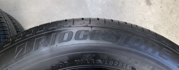 ยางป้ายแดง 185-65-15 Bridgestone ปลายปี 18 ดอกยางเต็มๆ ตุ่มเด้งๆ ยางป้ายแดง 185-65-15 Bridgestone ปลายปี 18 ดอกยางเต็มๆ ตุ่มเด้งๆ