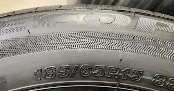 ยางป้ายแดง 185-65-15 Bridgestone ปลายปี 18 ดอกยางเต็มๆ ตุ่มเด้งๆ ยางป้ายแดง 185-65-15 Bridgestone ปลายปี 18 ดอกยางเต็มๆ ตุ่มเด้งๆ