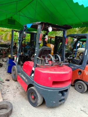 รถฟอร์คลิฟท์ ไทลิฟ ยก2.5ตันเครื่องยนต์นิสสันเบนซิล+แก๊ส พร้อมใช้งาน