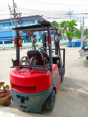 รถฟอร์คลิฟท์ ไทลิฟ ยก2.5ตันเครื่องยนต์นิสสันเบนซิล+แก๊ส พร้อมใช้งาน