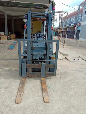 รถฟอร์คลิฟท์ ไทลิฟ ยก2.5ตันเครื่องยนต์นิสสันเบนซิล+แก๊ส พร้อมใช้งาน