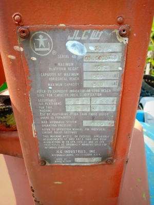 ขายซากรถกระเช้าสูง10เมตร รถใช้งานไม่ได้ ขายเป็นซาก