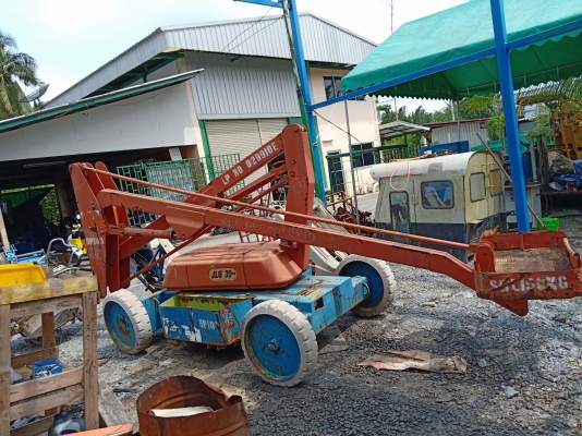 ขายซากรถกระเช้าสูง10เมตร รถใช้งานไม่ได้ ขายเป็นซาก