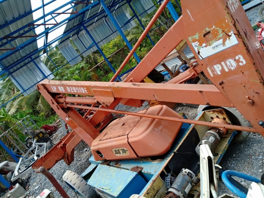 ขายซากรถกระเช้าสูง10เมตร รถใช้งานไม่ได้ ขายเป็นซาก