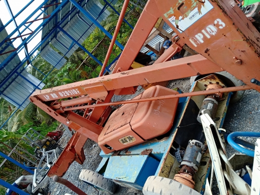 ขายซากรถกระเช้าสูง10เมตร รถใช้งานไม่ได้ ขายเป็นซาก