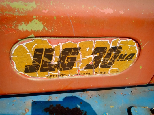 ขายซากรถกระเช้าสูง10เมตร รถใช้งานไม่ได้ ขายเป็นซาก