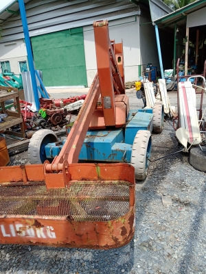 ขายซากรถกระเช้าสูง10เมตร รถใช้งานไม่ได้ ขายเป็นซาก