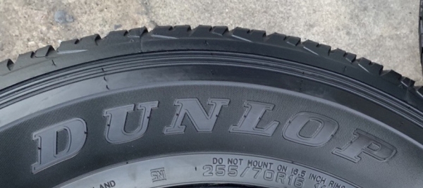 ยางใหม่ป้ายแดง 255-70-16 Dunlop ปี18 ใหม่ยกห้าง ไม่เคยสัมผัสผิวถนน ยางใหม่ป้ายแดง 255-70-16 Dunlop ปี18 ใหม่ยกห้าง ไม่เคยสัมผัสผิวถนน