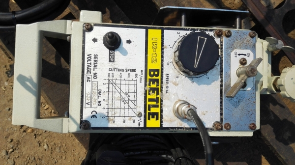 เครื่องตัดแก้สเดินตามราง(ตัดเต่า) 2 ตัว แถมราง 1 เส้น สวยพร้อมใช้ เครื่องตัดแก้สเดินตามราง(ตัดเต่า) 2 ตัว แถมราง 1 เส้น สวยพร้อมใช้