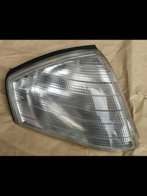 ไฟมุม BENZ-SL129 สภาพสวยมากๆ คู่นี้ 5000 บาท