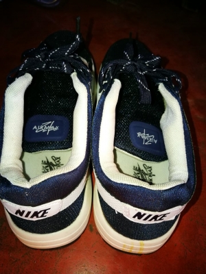 รองเท้า NIKE รองเท้า NIKE