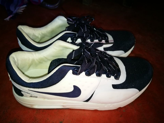 รองเท้า NIKE รองเท้า NIKE