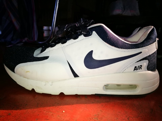 รองเท้า NIKE
