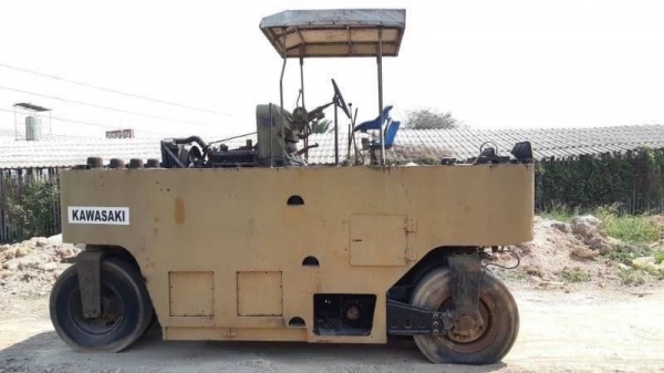 ขาย 285,000 รถบด 9 ล้อ KAWASAKI KR15B เอกสารเล่มทะเบียนภาษีเต็มไม่ขาด เครื่องดี ระบบดี พร้อมใช้งาน เล่มทะเบียน  รถอยู่  จันทบุรี  โทร 0610710295  สนใจ รายการสินค้า อื่นๆ ที่ เว็ปไชค์ Truck2Hand https://www.truck2hand.com/index.php?actions=content/search&a