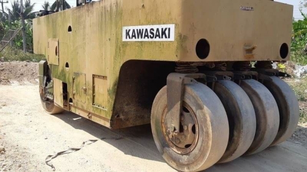 ขาย 285,000 รถบด 9 ล้อ KAWASAKI KR15B เอกสารเล่มทะเบียนภาษีเต็มไม่ขาด เครื่องดี ระบบดี พร้อมใช้งาน เล่มทะเบียน  รถอยู่  จันทบุรี  โทร 0610710295  สนใจ รายการสินค้า อื่นๆ ที่ เว็ปไชค์ Truck2Hand https://www.truck2hand.com/index.php?actions=content/search&a