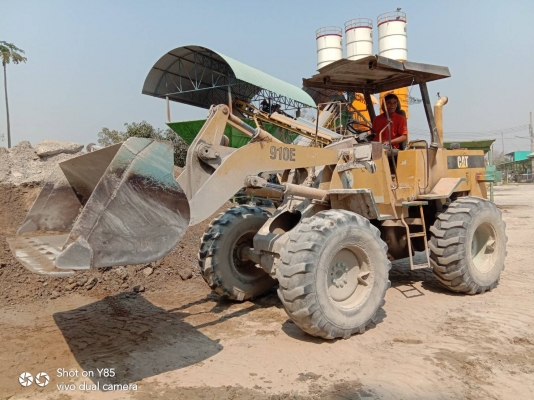 ขาย 395,000 รถตักล้อยางเอวอ่อน CAT 910 E เครื่องดี เกียร์แรง เอวแน่น ยางดี ระบบไฮดอร์สมบูณร์ รถพร้อมใช้งาน เอกสารซื้อขาย รถอยู่ ขอนแก่น 090-772-3710 090-772-3708