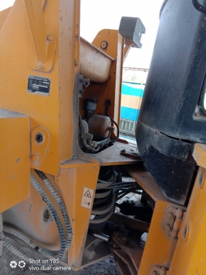 ขาย 590,000 รถตักล้อยาง 3 คิว XGMA XG932 ซีรี่ 3 เล่มทะเบียน  ทำงาน 9,000 ชม. เครื่องดี เกียร์แรง เอวแน่น ยางสวย หัวเก๋ง เล่มทะเบียน รถสวยพร้อมใช้งาน รถอยู่ ขอนแก่น 090-772-3710 090-772-3708