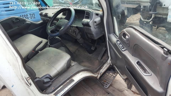 FROM JAPANขายถูกด่วนๆหัวเก๋งรถบรรทุก4 ล้อใหญ่ ,6 ล้อเล็ก /  CABIN ISUZU รุ่น: NKR , NHR , MHR69E