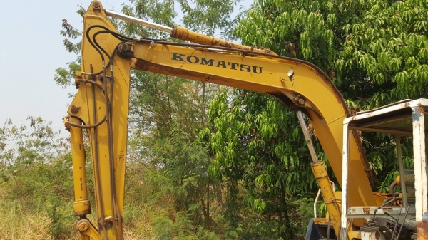 ขาย แบคโฮ KOMATSU PC60-5 เครื่อง 4BE1 ปั้มเดิม ช่วงล่างดี รถใช้งานได้ปกติ เอกสารใบซื้อขาย