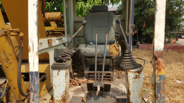 ขาย แบคโฮ KOMATSU PC60-5 เครื่อง 4BE1 ปั้มเดิม ช่วงล่างดี รถใช้งานได้ปกติ เอกสารใบซื้อขาย