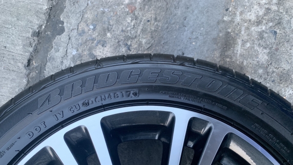 ล้อแม็กป้ายแดง Mitsu Mirage GLS ขอบ 15 สีดำหน้าเงา พร้อมยางป้ายแดง Bridgestone 175-55-15 ปลายปี 17 แม็กสวย ดอกเต็ม มีตุ่ม