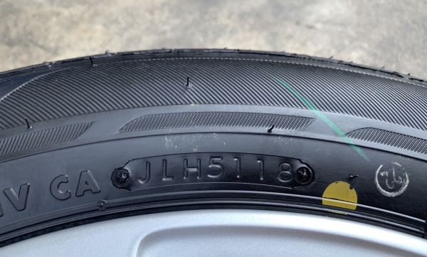 ล้อแม็กป้ายแดง Toyota Yaris Ativ ขอบ 15 พร้อมยางใหม่ป้ายแดง Bridgestone 185-60-15 ลงพื้นปี 19 สวยกริ๊บ ไม่เคยสัมผัสถนน