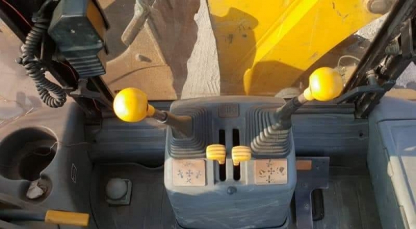 JCBตักหน้าขุดหลังขายถูก375,000บาทขับ4ล้อรขนาดใหญ่8ตันตัก2.5คิวยกสูง3เมตรเกียร์ทอร์คเครื่องดีเซล4สูบปั้มแรงรถเพื่งนำเข้ามาการันตีใช้ดีจริงๆราคาถูกสนใจโทร081-989-1989หรั่งครับ