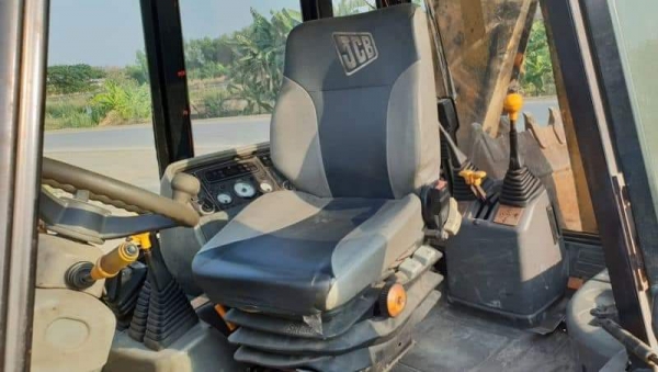 JCBตักหน้าขุดหลังขายถูก375,000บาทขับ4ล้อรขนาดใหญ่8ตันตัก2.5คิวยกสูง3เมตรเกียร์ทอร์คเครื่องดีเซล4สูบปั้มแรงรถเพื่งนำเข้ามาการันตีใช้ดีจริงๆราคาถูกสนใจโทร081-989-1989หรั่งครับ