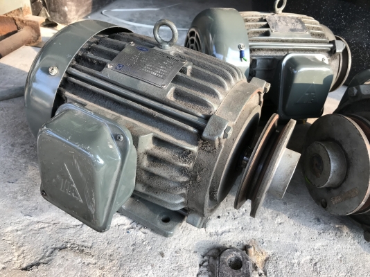 ( เหลือ 1ตัวครับ )ขายมอเตอร์ไฟฟ้า Teco(Carreir) 3HP. 380V 1450rpm. สภาพสวยเดิมๆ หมุนนิ่ม พร้อมใช้งาน มี 3ตัวครับ ราคาตัวละ 2,600 บาท