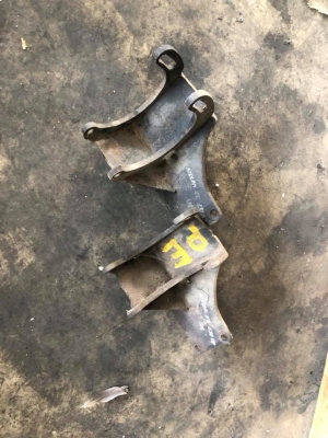 ขาคอมแอร์ ตรงรุ่น Nissan PD6 PE6 PE6T