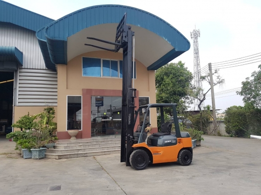 โฟล์คลิฟท์ TOYOTA 2.5 ตัน รุ่น7 งากระดก เท ดีเซล เกียร์ธรรมดา ญี่ปุ่นมือสอง ชมเครื่องจักร โฟล์คลิฟท์ รอก นับ1,000รายการจากญี่ปุ่นwww.paholgroup.com