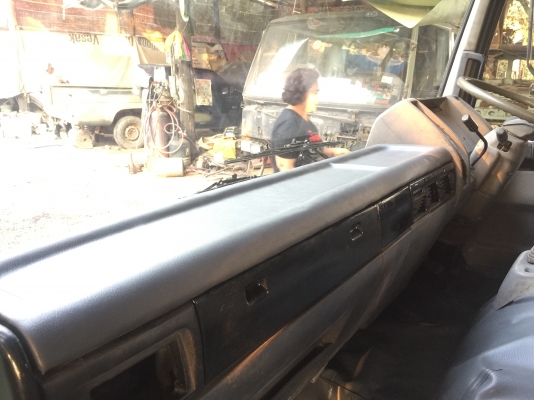 ขาย หัวสิบล้อ HINO สิงไฮเทค สีใหม่ มีขาดีดหน้า-ขาคำ้หลัง คันเกียร์ กันชน เบาะภายในใหม่ พร้อมใช้