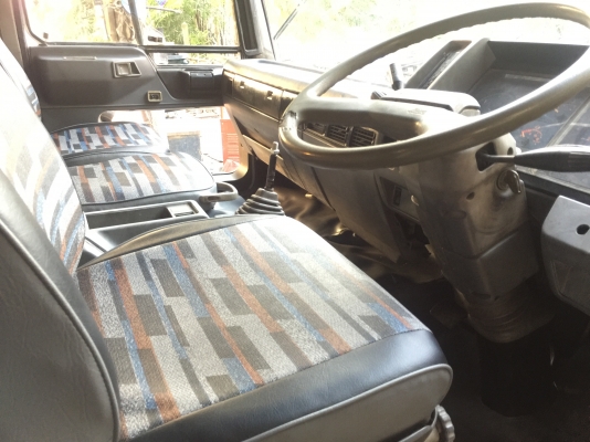 ขาย หัวสิบล้อ HINO สิงไฮเทค สีใหม่ มีขาดีดหน้า-ขาคำ้หลัง คันเกียร์ กันชน เบาะภายในใหม่ พร้อมใช้