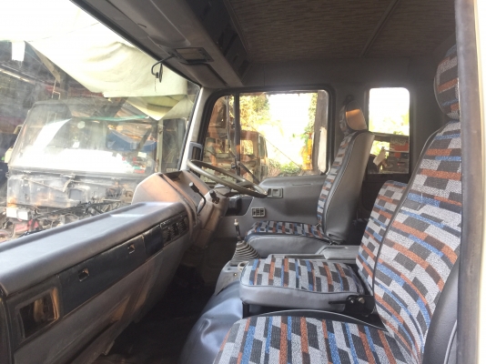 ขาย หัวสิบล้อ HINO สิงไฮเทค สีใหม่ มีขาดีดหน้า-ขาคำ้หลัง คันเกียร์ กันชน เบาะภายในใหม่ พร้อมใช้