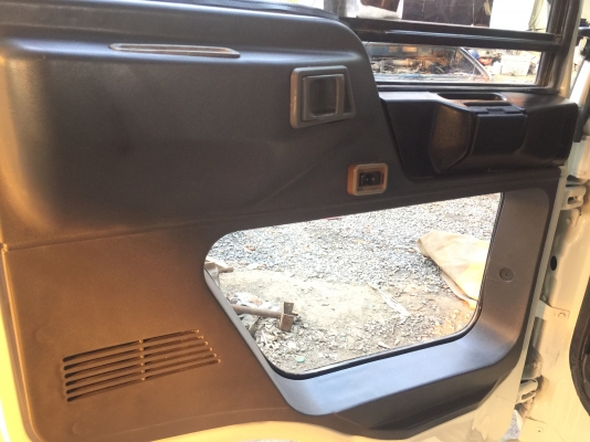 ขาย หัวสิบล้อ HINO สิงไฮเทค สีใหม่ มีขาดีดหน้า-ขาคำ้หลัง คันเกียร์ กันชน เบาะภายในใหม่ พร้อมใช้