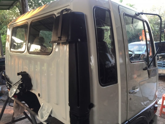 ขาย หัวสิบล้อ HINO สิงไฮเทค สีใหม่ มีขาดีดหน้า-ขาคำ้หลัง คันเกียร์ กันชน เบาะภายในใหม่ พร้อมใช้