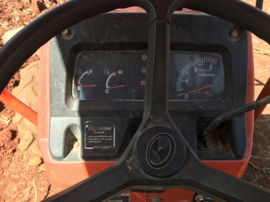 ขายรถแบคโฮโคมัสสุ PC100-5 แอร์พร้อมไฟตัดเอกไม่มีเอกสารราคา 395,000