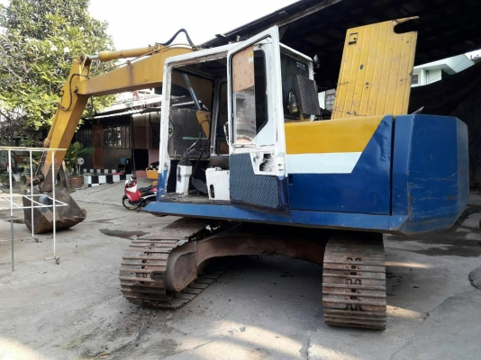 ขายรถแบคโฮโคมัสสุ PC100-5 แอร์พร้อมไฟตัดเอกไม่มีเอกสารราคา 395,000