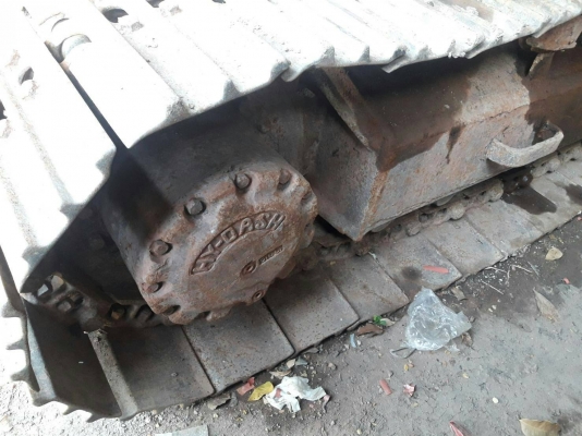 ขายแบคโฮ KOMATSU.PC100-5 ไม่มีเอกสารไม่มีไฟแอร์พร้อมราคา 395,000