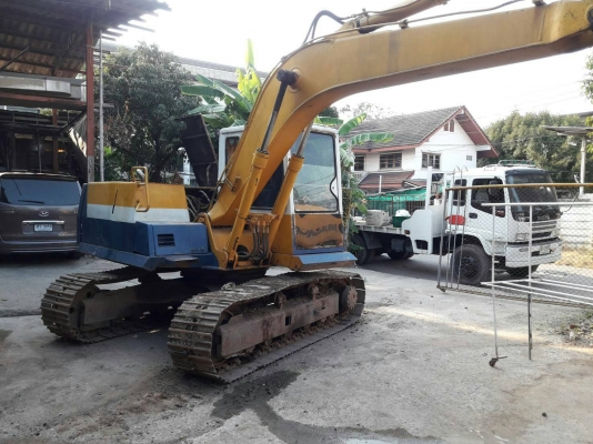 ขายแบคโฮ KOMATSU.PC100-5 ไม่มีเอกสารไม่มีไฟแอร์พร้อมราคา 395,000