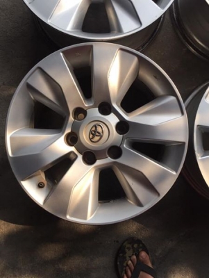 ล้อรีโว่17+น๊อต มีลอยตามการใช้งาน#ชุด4วง4900บ. ราคานี้รับเอง สนใจโทร0879050181.จัดส่งได้ทั่วไทยครับ