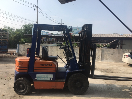 รถฟอร์คลิฟทโตโยต้า2ตันรุ่น5 ขายด่วน80,000