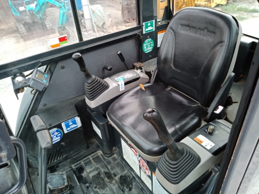 ขาย KOMATSU PC 30MR-2 นำเข้าจากญี่ปุ่นโดยตรง ชั่วโมงทำงานน้อย พร้อมตู้เก๋งสวยๆ โทร.090-986-2521 อ๊อบ