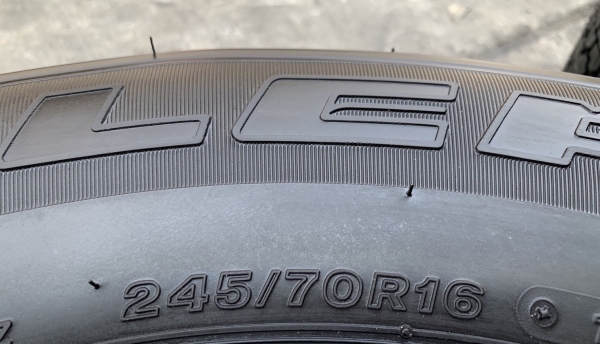 ยางใหม่ป้ายแดง 245-70-16 Bridgestone ปี 18 ตุ่มอลัง เส้นสีจัดจ้าน ยางใหม่ป้ายแดง 245-70-16 Bridgestone ปี 18 ตุ่มอลัง เส้นสีจัดจ้าน