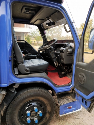 ขาย 6 ล้อโดยสาร isuzu 130 เเรงม้า เครื่องเทอร์โบ รถห้างเเท้ ยาว 4.3 เมตร สภาพสวย