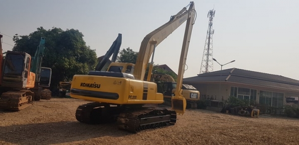 KOMATSU PC200-6 บูมยาว (086-5003800 ท่าม่วงแทรกเตอร์)