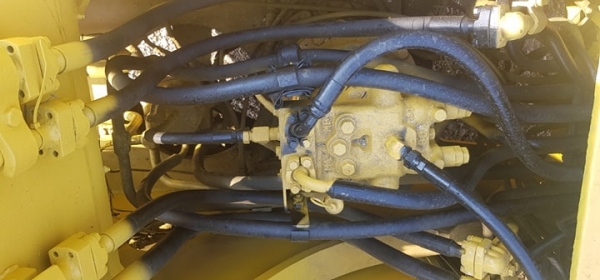 KOMATSU PC200-6 บูมยาว (086-5003800 ท่าม่วงแทรกเตอร์)